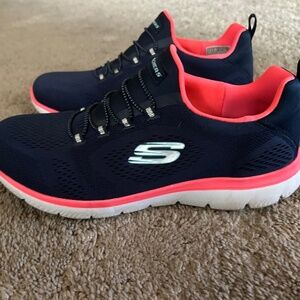 Womens Size 8 Skechers